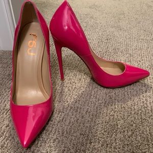 Vivid Pink F5J 🎀 4” Pointed- Toe Pumps